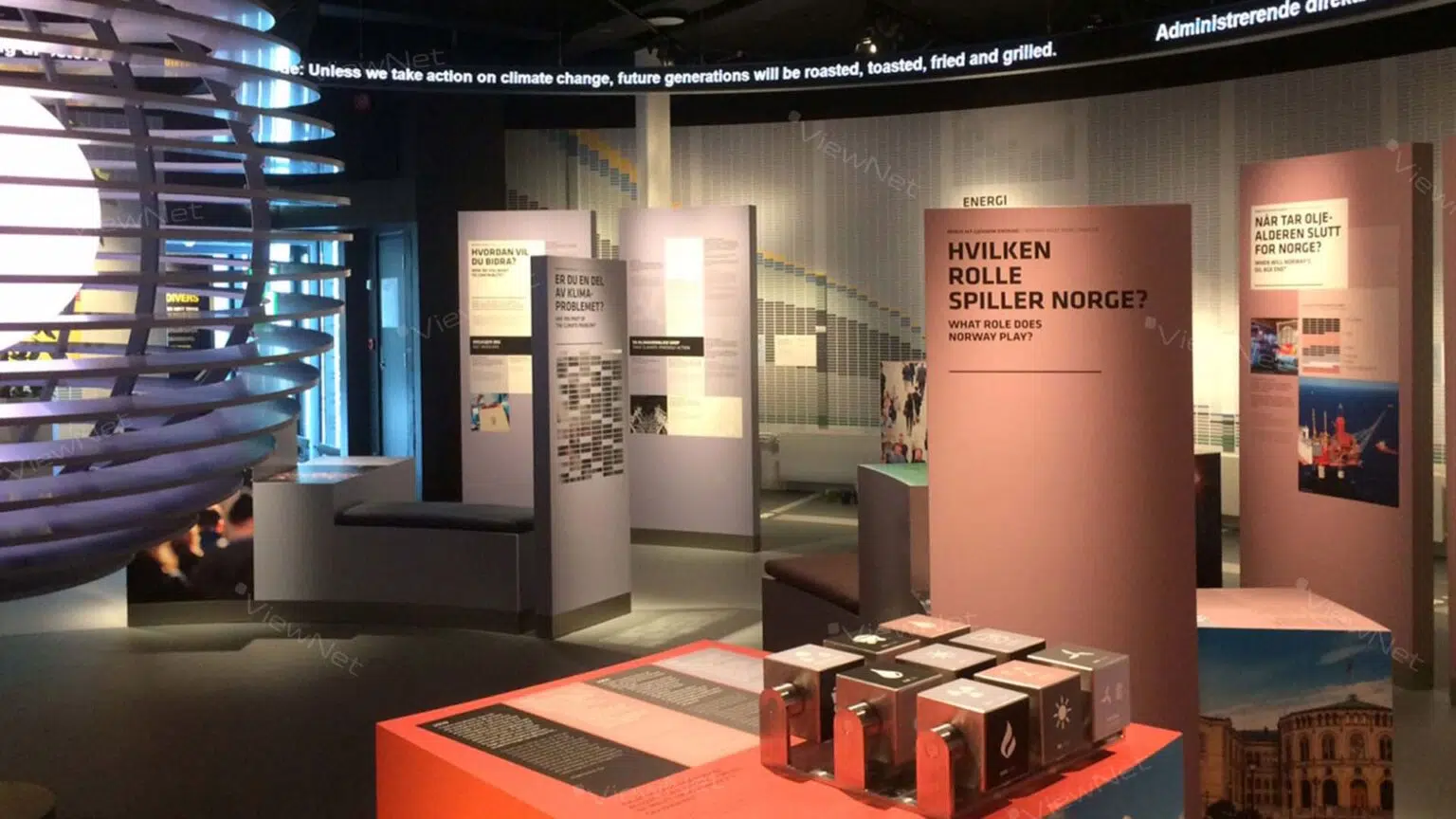 ViewNet-LED-Sorskærme-Info-Pylon-Oliemusem-stavanger