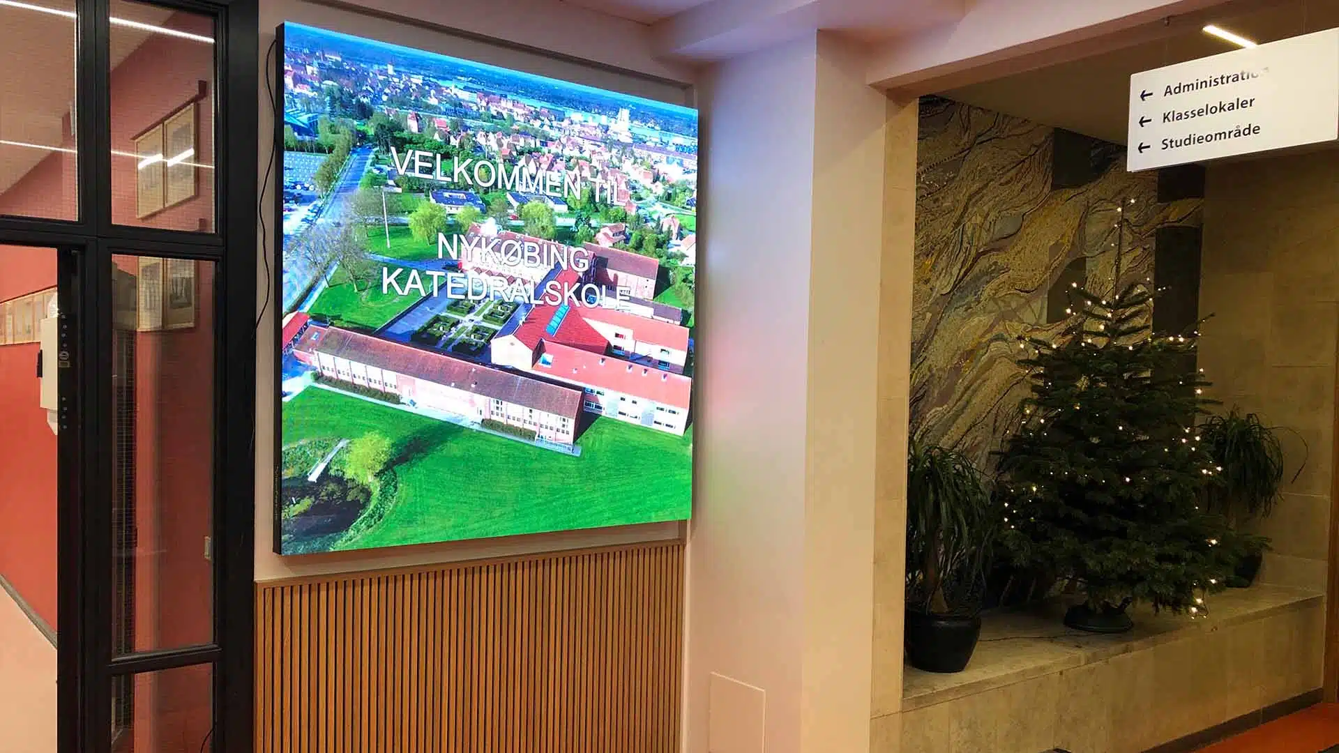 ViewNet-LED-Großbildschirm-Nykøbing-Katedralskolen-Infobildschirm