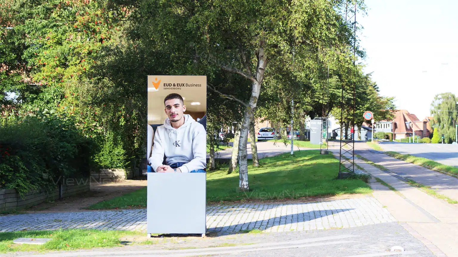 ViewNet LED Pylon foran Business College Syd