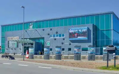 ViewNet-LED-Großbildschirme-Fassadenbildschirm-Kystcenter-Thyborøn