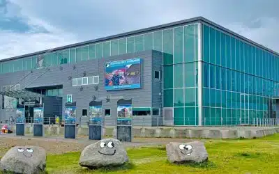 ViewNet-LED-Großbildschirme-Fassadenbildschirm-Kystcenter-Thyborøn