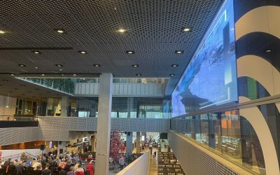 Indendørs transparent LED storskærm i Dokk1 kulturhuset.