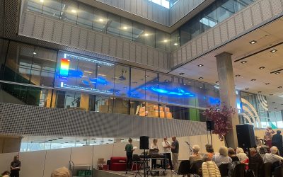 Indendørs transparent LED storskærm i Dokk1 kulturhuset.