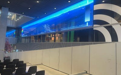 Indendørs transparent LED storskærm i Dokk1 kulturhuset.
