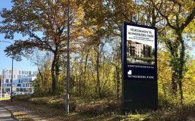 Viewnet LED-Großbildschirm als Info-Pylon-Bildschirm im Munkebjerg Park eingerichtet