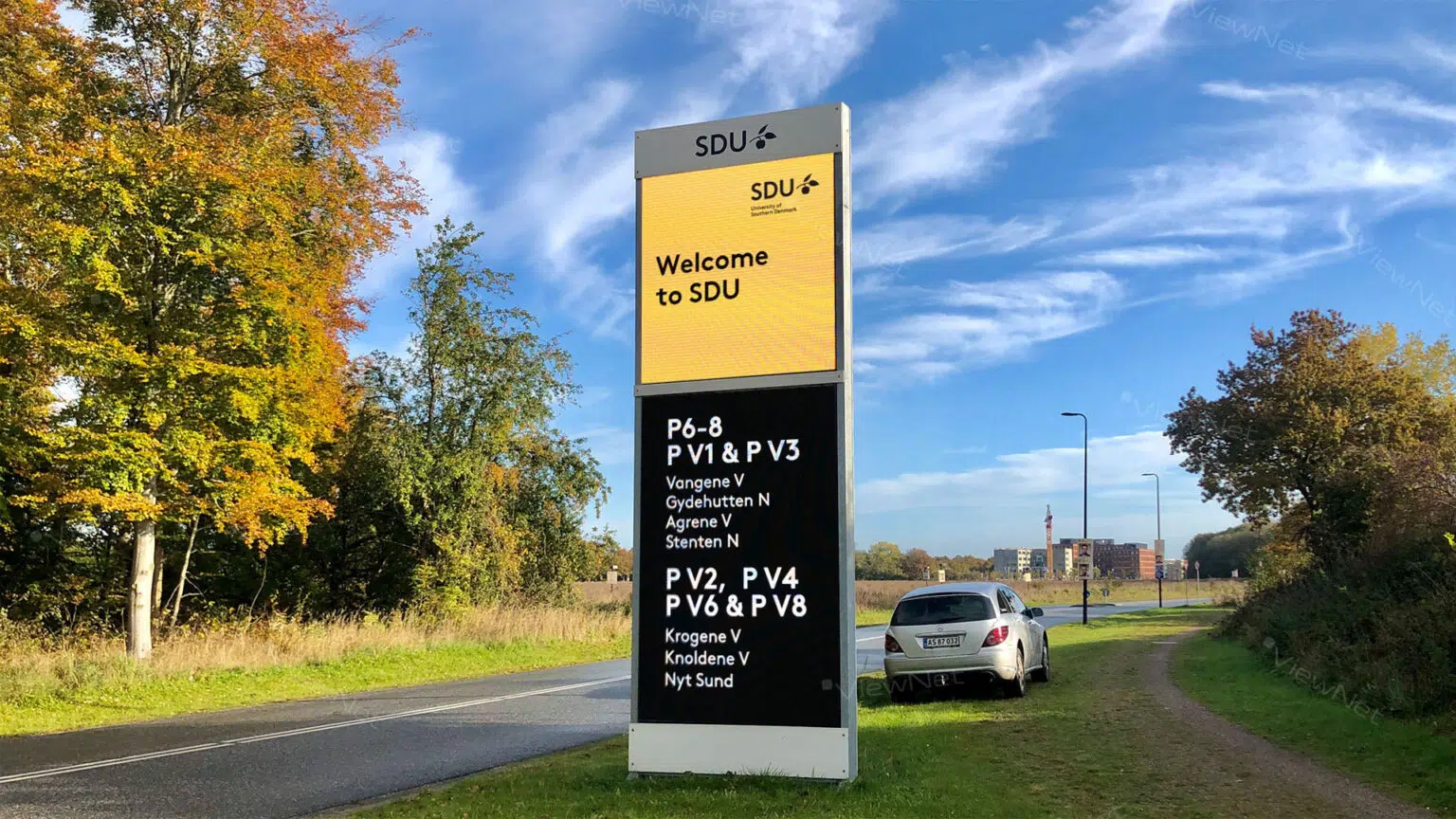 Viewnet-SDU-Odense-LED-Storskærm-Info-pylon